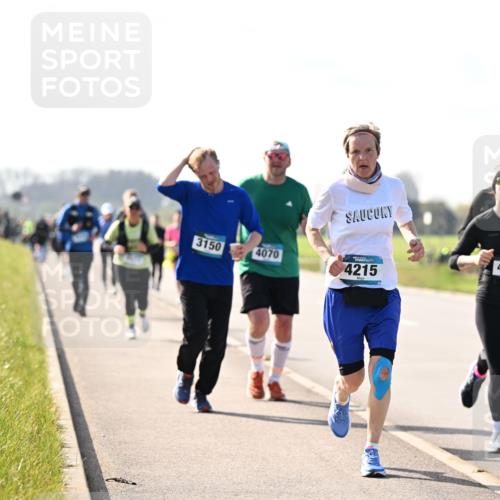 12.04.2026 - 45. Internationalen Wilhelmsburger Insellauf Dr. Thomas Lammeyer http://msf.ph/oto/9447068 12.04.2026 10:28:46 Laufen 3150, 4070, 4215, 4101, 397 meine-sportfotos.de