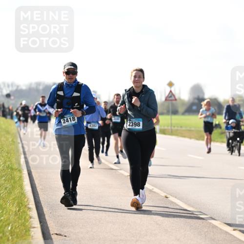 12.04.2026 - 45. Internationalen Wilhelmsburger Insellauf Dr. Thomas Lammeyer http://msf.ph/oto/9447108 12.04.2026 10:28:54 Laufen 2418, 4382, 2398 meine-sportfotos.de