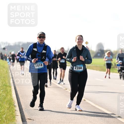 12.04.2026 - 45. Internationalen Wilhelmsburger Insellauf Dr. Thomas Lammeyer http://msf.ph/oto/9447112 12.04.2026 10:28:54 Laufen 2418, 2398 meine-sportfotos.de