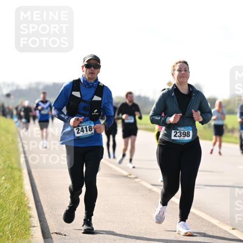 12.04.2026 - 45. Internationalen Wilhelmsburger Insellauf Dr. Thomas Lammeyer http://msf.ph/oto/9447117 12.04.2026 10:28:55 Laufen 2418, 2398 meine-sportfotos.de