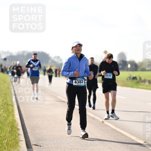 12.04.2026 - 45. Internationalen Wilhelmsburger Insellauf Dr. Thomas Lammeyer http://msf.ph/oto/9447141 12.04.2026 10:28:59 Laufen 4382, 4440, 2499 meine-sportfotos.de