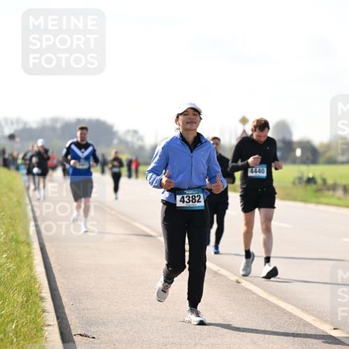 12.04.2026 - 45. Internationalen Wilhelmsburger Insellauf Dr. Thomas Lammeyer http://msf.ph/oto/9447142 12.04.2026 10:28:59 Laufen 4382, 4440, 2499 meine-sportfotos.de