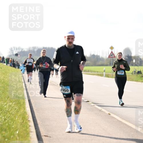 12.04.2026 - 45. Internationalen Wilhelmsburger Insellauf Dr. Thomas Lammeyer http://msf.ph/oto/9447197 12.04.2026 10:29:13 Laufen 68, 2950, 3725 meine-sportfotos.de