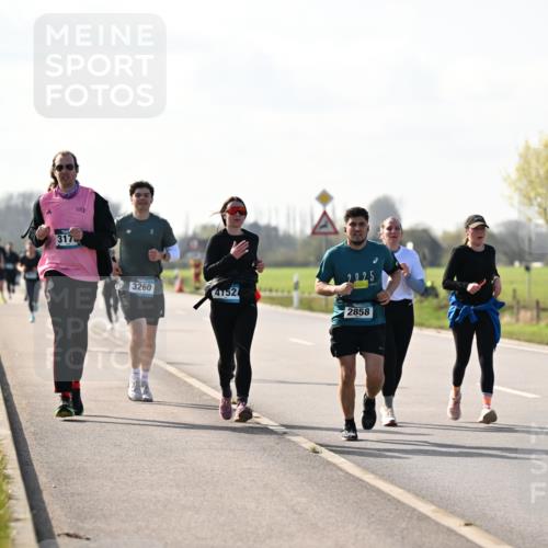 12.04.2026 - 45. Internationalen Wilhelmsburger Insellauf Dr. Thomas Lammeyer http://msf.ph/oto/9447286 12.04.2026 10:29:33 Laufen 317, 8, 3260, 4152, 2858 meine-sportfotos.de