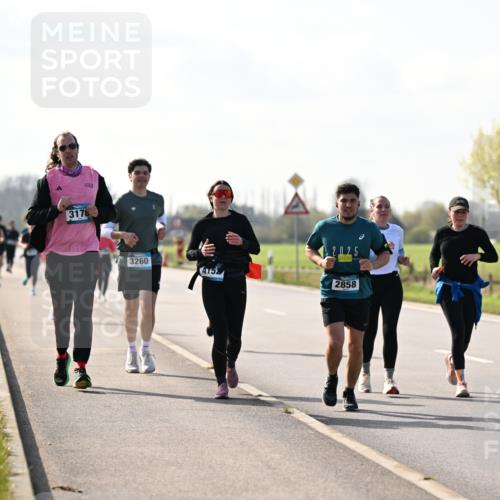 12.04.2026 - 45. Internationalen Wilhelmsburger Insellauf Dr. Thomas Lammeyer http://msf.ph/oto/9447289 12.04.2026 10:29:33 Laufen 3178, 3260, 2025, 2858 meine-sportfotos.de