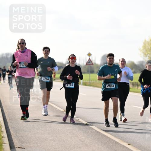 12.04.2026 - 45. Internationalen Wilhelmsburger Insellauf Dr. Thomas Lammeyer http://msf.ph/oto/9447292 12.04.2026 10:29:33 Laufen 317, 3260, 4152, 2858 meine-sportfotos.de