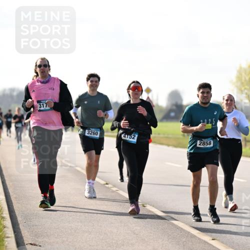 12.04.2026 - 45. Internationalen Wilhelmsburger Insellauf Dr. Thomas Lammeyer http://msf.ph/oto/9447296 12.04.2026 10:29:34 Laufen 317, 3260, 4152, 025, 2858 meine-sportfotos.de