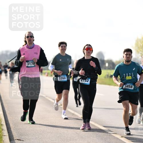 12.04.2026 - 45. Internationalen Wilhelmsburger Insellauf Dr. Thomas Lammeyer http://msf.ph/oto/9447298 12.04.2026 10:29:35 Laufen 3178, 3260, 4152, 2025, 2858 meine-sportfotos.de