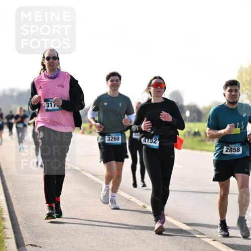 12.04.2026 - 45. Internationalen Wilhelmsburger Insellauf Dr. Thomas Lammeyer http://msf.ph/oto/9447299 12.04.2026 10:29:35 Laufen 317, 3260, 4152, 25, 2858 meine-sportfotos.de