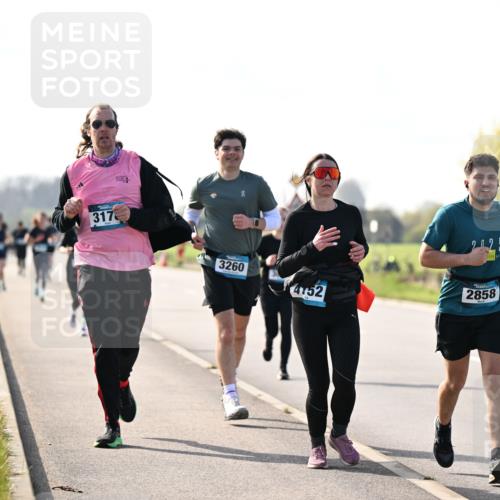 12.04.2026 - 45. Internationalen Wilhelmsburger Insellauf Dr. Thomas Lammeyer http://msf.ph/oto/9447300 12.04.2026 10:29:35 Laufen 317, 5, 3260, 4152, 2858 meine-sportfotos.de