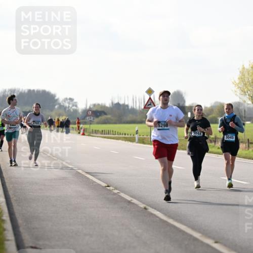 12.04.2026 - 45. Internationalen Wilhelmsburger Insellauf Dr. Thomas Lammeyer http://msf.ph/oto/9447448 12.04.2026 10:30:01 Laufen 5703, 5400, 5298, 3044, 3045 meine-sportfotos.de