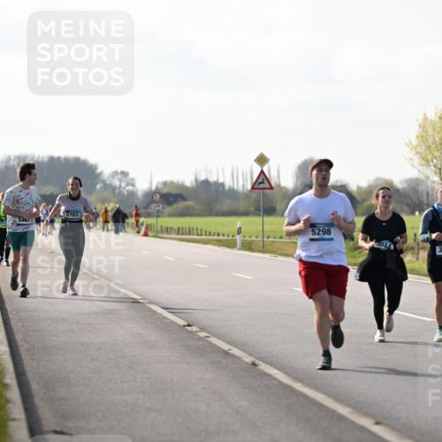 12.04.2026 - 45. Internationalen Wilhelmsburger Insellauf Dr. Thomas Lammeyer http://msf.ph/oto/9447451 12.04.2026 10:30:02 Laufen 5703, 546, 5298, 3044, 3045 meine-sportfotos.de