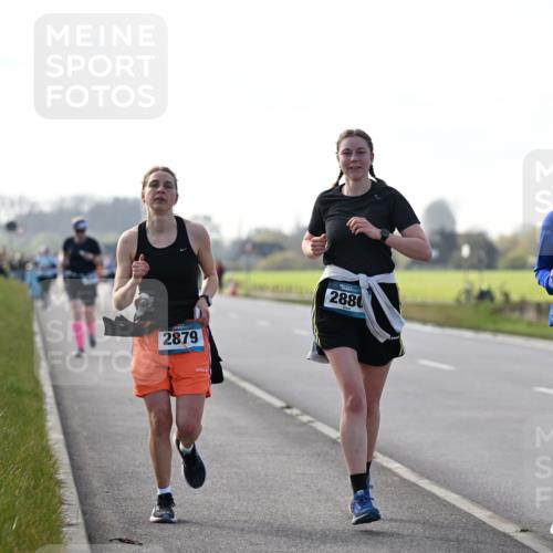 12.04.2026 - 45. Internationalen Wilhelmsburger Insellauf Dr. Thomas Lammeyer http://msf.ph/oto/9447622 12.04.2026 10:30:55 Laufen 2879, 2880, 3466 meine-sportfotos.de