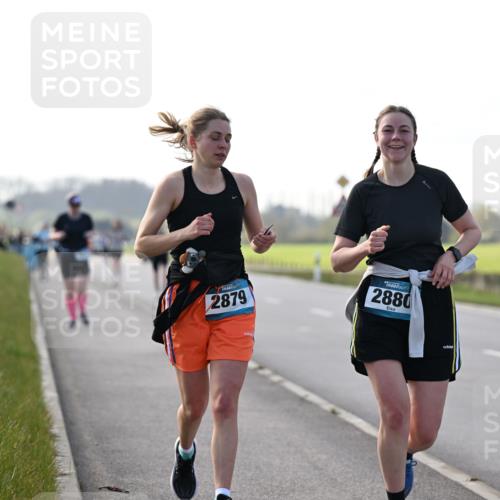 12.04.2026 - 45. Internationalen Wilhelmsburger Insellauf Dr. Thomas Lammeyer http://msf.ph/oto/9447629 12.04.2026 10:30:56 Laufen 2879, 2880 meine-sportfotos.de