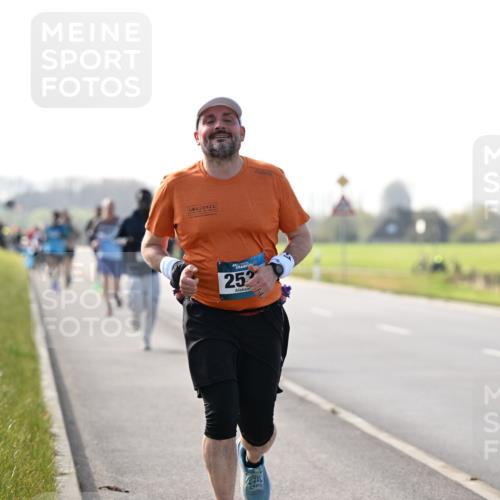 12.04.2026 - 45. Internationalen Wilhelmsburger Insellauf Dr. Thomas Lammeyer http://msf.ph/oto/9447848 12.04.2026 10:31:56 Laufen 25 meine-sportfotos.de