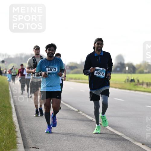 12.04.2026 - 45. Internationalen Wilhelmsburger Insellauf Dr. Thomas Lammeyer http://msf.ph/oto/9447906 12.04.2026 10:32:09 Laufen 4613, 4612, 4612 meine-sportfotos.de