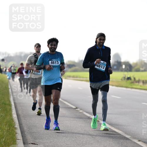 12.04.2026 - 45. Internationalen Wilhelmsburger Insellauf Dr. Thomas Lammeyer http://msf.ph/oto/9447907 12.04.2026 10:32:10 Laufen 4613, 4612, 4612 meine-sportfotos.de