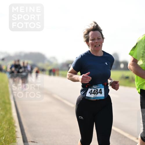 12.04.2026 - 45. Internationalen Wilhelmsburger Insellauf Dr. Thomas Lammeyer http://msf.ph/oto/9448023 12.04.2026 10:32:52 Laufen 4484, 4486 meine-sportfotos.de