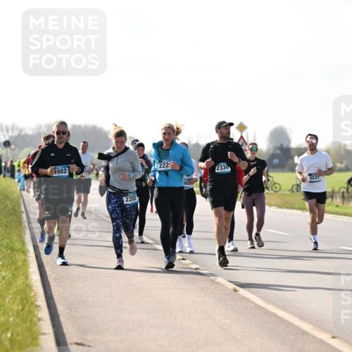 12.04.2026 - 45. Internationalen Wilhelmsburger Insellauf Dr. Thomas Lammeyer http://msf.ph/oto/9448143 12.04.2026 10:33:24 Laufen 1982, 2203, 222, 362, 2330, 5537 meine-sportfotos.de