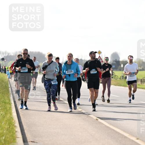 12.04.2026 - 45. Internationalen Wilhelmsburger Insellauf Dr. Thomas Lammeyer http://msf.ph/oto/9448144 12.04.2026 10:33:24 Laufen 4982, 220, 2225, 2330, 537 meine-sportfotos.de