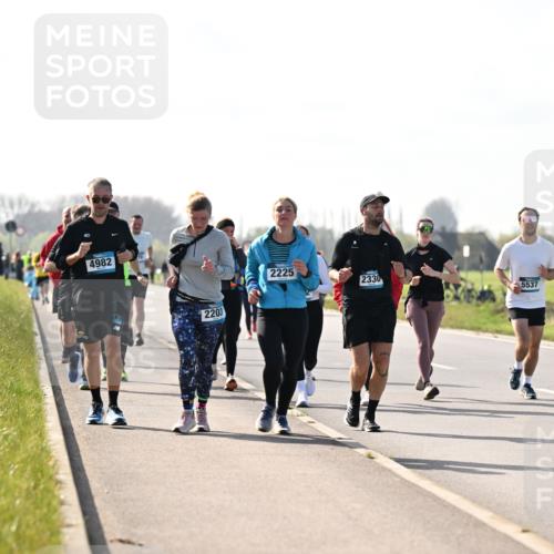 12.04.2026 - 45. Internationalen Wilhelmsburger Insellauf Dr. Thomas Lammeyer http://msf.ph/oto/9448147 12.04.2026 10:33:25 Laufen 4982, 2203, 2225, 2330, 5537 meine-sportfotos.de