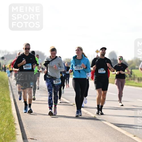 12.04.2026 - 45. Internationalen Wilhelmsburger Insellauf Dr. Thomas Lammeyer http://msf.ph/oto/9448151 12.04.2026 10:33:26 Laufen 4982, 2203, 2225, 2330, 5537 meine-sportfotos.de