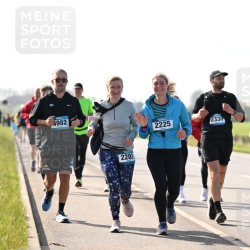 12.04.2026 - 45. Internationalen Wilhelmsburger Insellauf Dr. Thomas Lammeyer http://msf.ph/oto/9448161 12.04.2026 10:33:27 Laufen 4982, 2203, 2225, 2330 meine-sportfotos.de