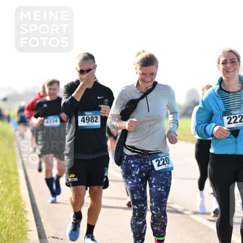 12.04.2026 - 45. Internationalen Wilhelmsburger Insellauf Dr. Thomas Lammeyer http://msf.ph/oto/9448169 12.04.2026 10:33:29 Laufen 433, 4982, 220, 2225, 2330 meine-sportfotos.de