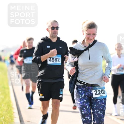 12.04.2026 - 45. Internationalen Wilhelmsburger Insellauf Dr. Thomas Lammeyer http://msf.ph/oto/9448172 12.04.2026 10:33:29 Laufen 4982, 2203, 2042, 45, 222 meine-sportfotos.de