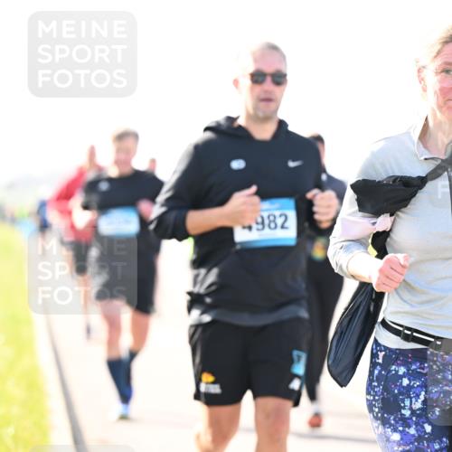 12.04.2026 - 45. Internationalen Wilhelmsburger Insellauf Dr. Thomas Lammeyer http://msf.ph/oto/9448176 12.04.2026 10:33:30 Laufen 4982, 45, 220 meine-sportfotos.de