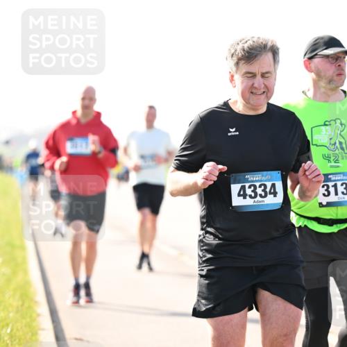 12.04.2026 - 45. Internationalen Wilhelmsburger Insellauf Dr. Thomas Lammeyer http://msf.ph/oto/9448193 12.04.2026 10:33:33 Laufen 4334, 21, 422, 3130 meine-sportfotos.de