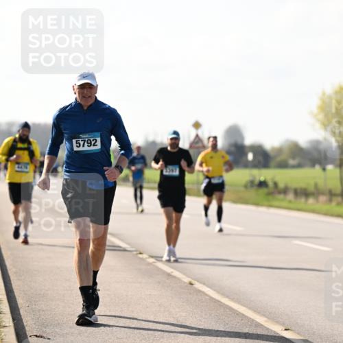 12.04.2026 - 45. Internationalen Wilhelmsburger Insellauf Dr. Thomas Lammeyer http://msf.ph/oto/9448255 12.04.2026 10:33:46 Laufen 5792 meine-sportfotos.de