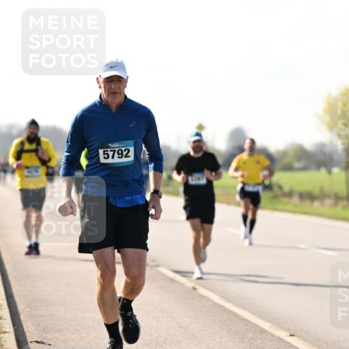12.04.2026 - 45. Internationalen Wilhelmsburger Insellauf Dr. Thomas Lammeyer http://msf.ph/oto/9448262 12.04.2026 10:33:47 Laufen 5792 meine-sportfotos.de