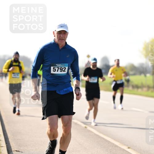 12.04.2026 - 45. Internationalen Wilhelmsburger Insellauf Dr. Thomas Lammeyer http://msf.ph/oto/9448265 12.04.2026 10:33:47 Laufen 5792 meine-sportfotos.de