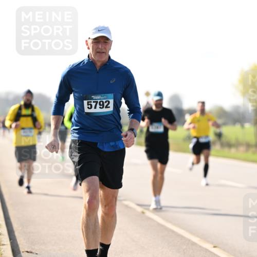 12.04.2026 - 45. Internationalen Wilhelmsburger Insellauf Dr. Thomas Lammeyer http://msf.ph/oto/9448266 12.04.2026 10:33:48 Laufen 45, 5792 meine-sportfotos.de