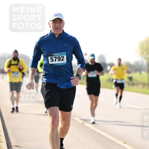 12.04.2026 - 45. Internationalen Wilhelmsburger Insellauf Dr. Thomas Lammeyer http://msf.ph/oto/9448267 12.04.2026 10:33:48 Laufen 5792 meine-sportfotos.de