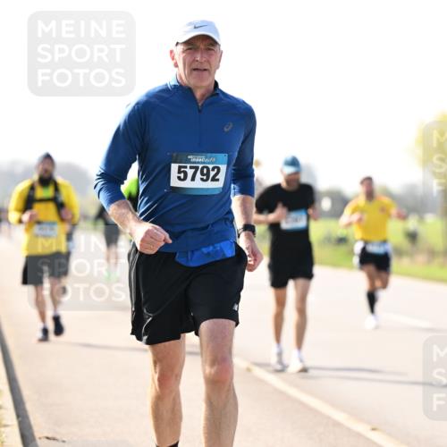12.04.2026 - 45. Internationalen Wilhelmsburger Insellauf Dr. Thomas Lammeyer http://msf.ph/oto/9448269 12.04.2026 10:33:48 Laufen 5792 meine-sportfotos.de