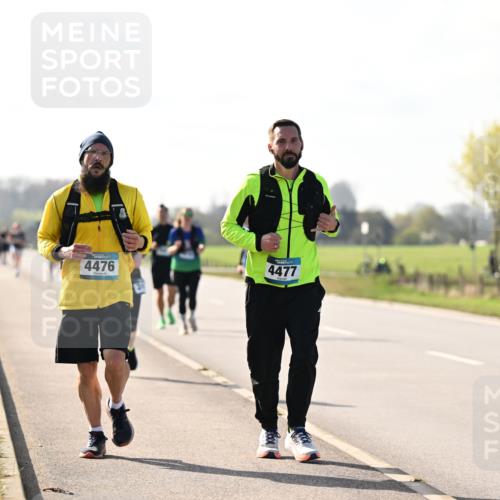 12.04.2026 - 45. Internationalen Wilhelmsburger Insellauf Dr. Thomas Lammeyer http://msf.ph/oto/9448281 12.04.2026 10:33:51 Laufen 4476, 4477, 3397 meine-sportfotos.de