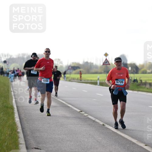 12.04.2026 - 45. Internationalen Wilhelmsburger Insellauf Dr. Thomas Lammeyer http://msf.ph/oto/9448532 12.04.2026 10:35:13 Laufen 2142, 4865, 19, 5720 meine-sportfotos.de
