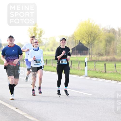 12.04.2026 - 45. Internationalen Wilhelmsburger Insellauf Dr. Thomas Lammeyer http://msf.ph/oto/9448619 12.04.2026 10:35:42 Laufen 3660, 3910 meine-sportfotos.de