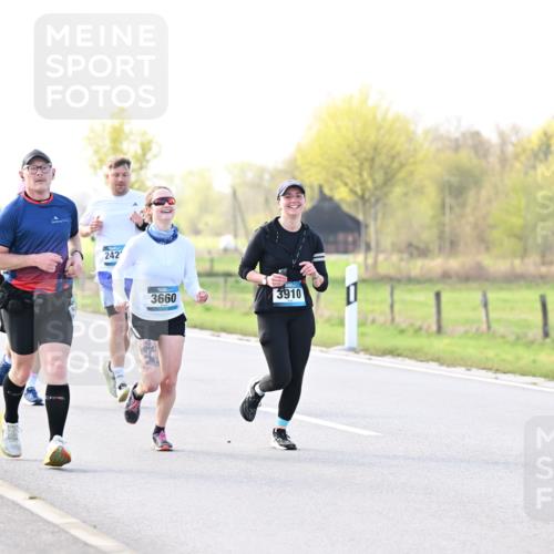 12.04.2026 - 45. Internationalen Wilhelmsburger Insellauf Dr. Thomas Lammeyer http://msf.ph/oto/9448621 12.04.2026 10:35:42 Laufen 242, 3660, 3910 meine-sportfotos.de