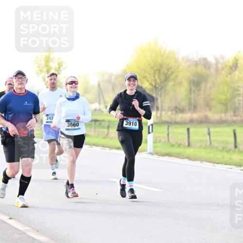 12.04.2026 - 45. Internationalen Wilhelmsburger Insellauf Dr. Thomas Lammeyer http://msf.ph/oto/9448622 12.04.2026 10:35:42 Laufen 242, 3910, 3660 meine-sportfotos.de