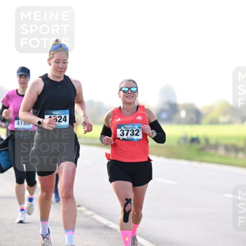 12.04.2026 - 45. Internationalen Wilhelmsburger Insellauf Dr. Thomas Lammeyer http://msf.ph/oto/9448641 12.04.2026 10:35:50 Laufen 4180, 24, 3732 meine-sportfotos.de
