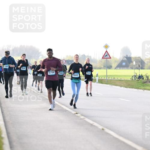12.04.2026 - 45. Internationalen Wilhelmsburger Insellauf Dr. Thomas Lammeyer http://msf.ph/oto/9448670 12.04.2026 10:35:58 Laufen 169, 2699, 3460, 5756, 3005, 5842, 3342 meine-sportfotos.de