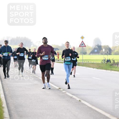 12.04.2026 - 45. Internationalen Wilhelmsburger Insellauf Dr. Thomas Lammeyer http://msf.ph/oto/9448674 12.04.2026 10:35:59 Laufen 3169, 2699, 5756, 5842 meine-sportfotos.de