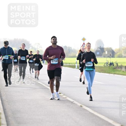 12.04.2026 - 45. Internationalen Wilhelmsburger Insellauf Dr. Thomas Lammeyer http://msf.ph/oto/9448685 12.04.2026 10:36:01 Laufen 3169, 2699, 3460, 5756, 5842 meine-sportfotos.de