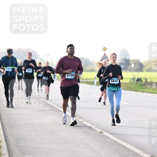 12.04.2026 - 45. Internationalen Wilhelmsburger Insellauf Dr. Thomas Lammeyer http://msf.ph/oto/9448686 12.04.2026 10:36:01 Laufen 3169, 2699, 5756, 5842 meine-sportfotos.de