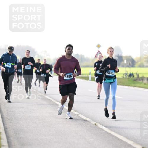 12.04.2026 - 45. Internationalen Wilhelmsburger Insellauf Dr. Thomas Lammeyer http://msf.ph/oto/9448687 12.04.2026 10:36:01 Laufen 3169, 2699, 5756, 5842 meine-sportfotos.de