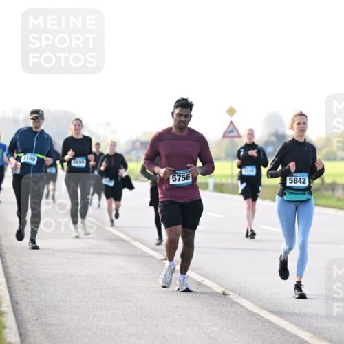 12.04.2026 - 45. Internationalen Wilhelmsburger Insellauf Dr. Thomas Lammeyer http://msf.ph/oto/9448693 12.04.2026 10:36:02 Laufen 3169, 2699, 5756, 3342, 5842 meine-sportfotos.de