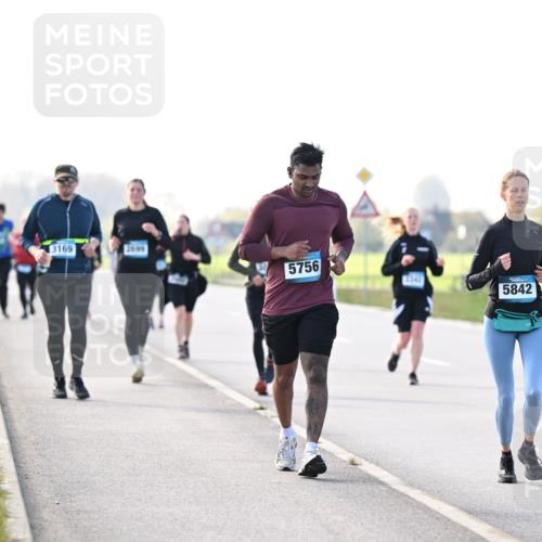 12.04.2026 - 45. Internationalen Wilhelmsburger Insellauf Dr. Thomas Lammeyer http://msf.ph/oto/9448697 12.04.2026 10:36:02 Laufen 3169, 5756, 3342, 5842 meine-sportfotos.de